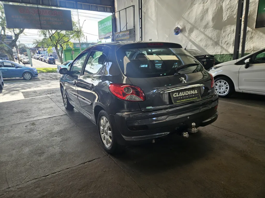 PEUGEOT 207 Hatch - Foto