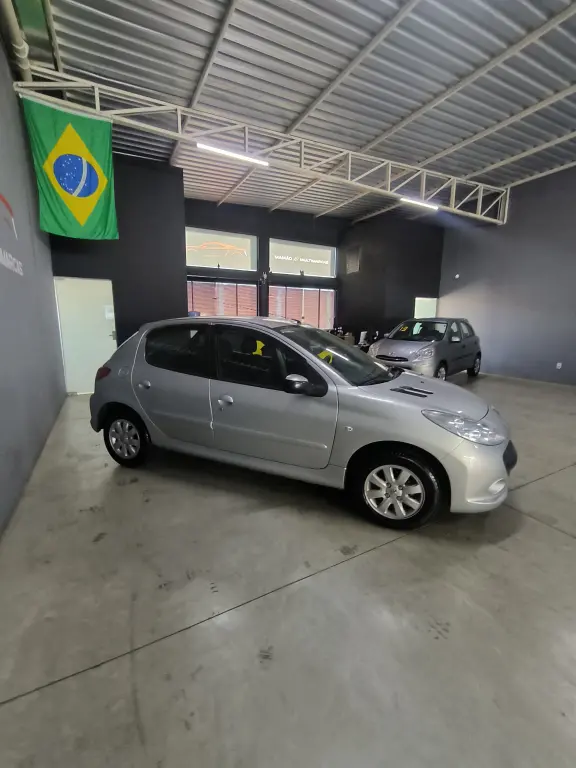 PEUGEOT 207 Hatch - Foto