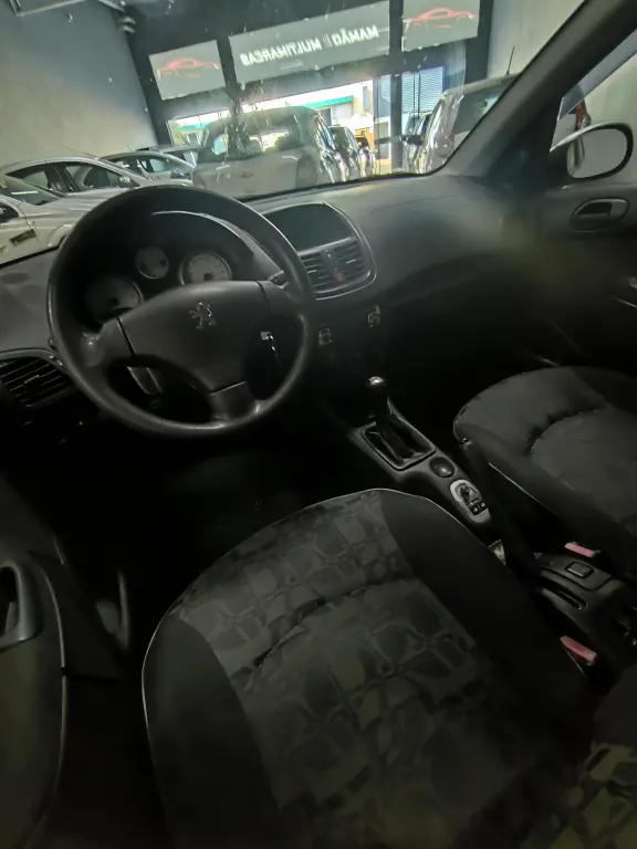 PEUGEOT 207 Hatch - Foto