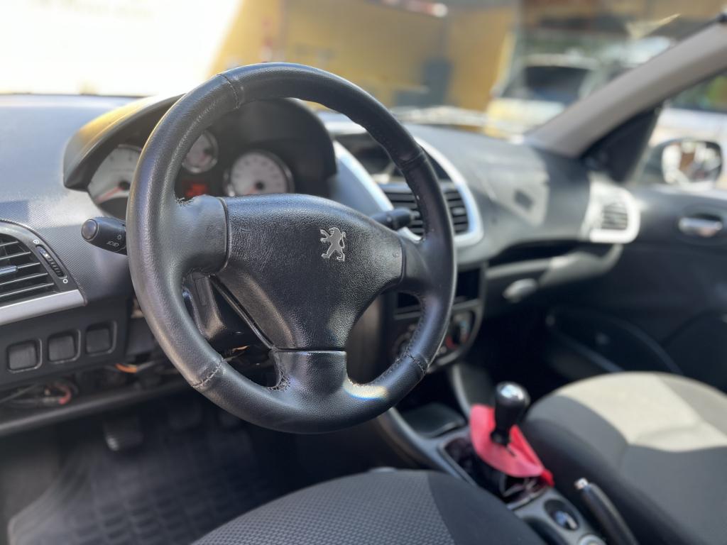 PEUGEOT 207 Hatch - Foto