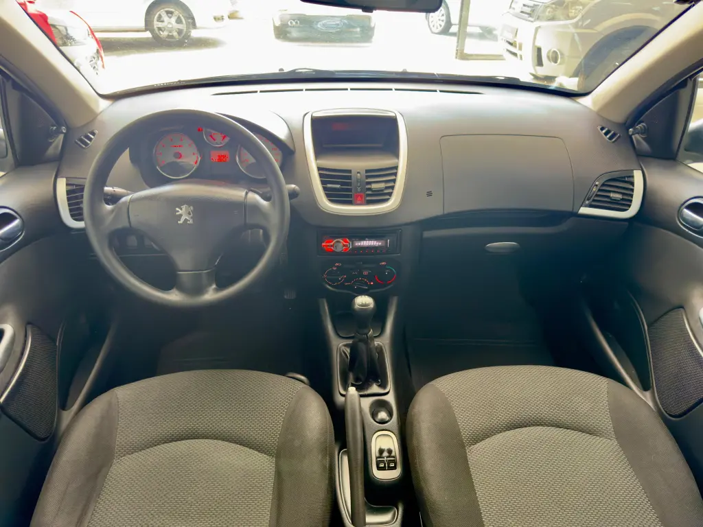 PEUGEOT 207 Hatch - Foto