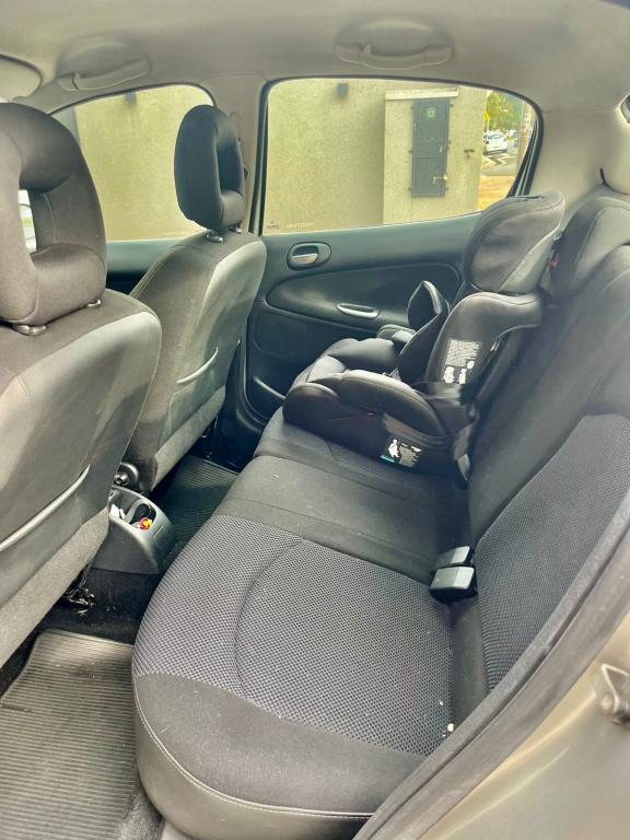 PEUGEOT 207 Hatch - Foto