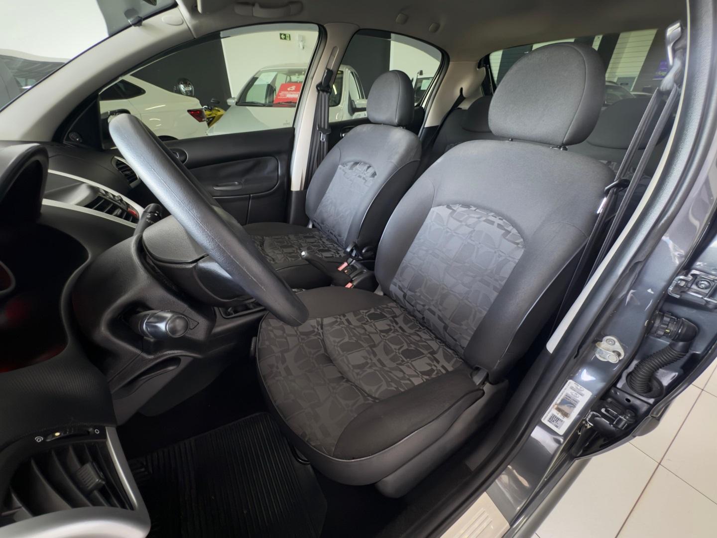 PEUGEOT 207 Hatch - Foto