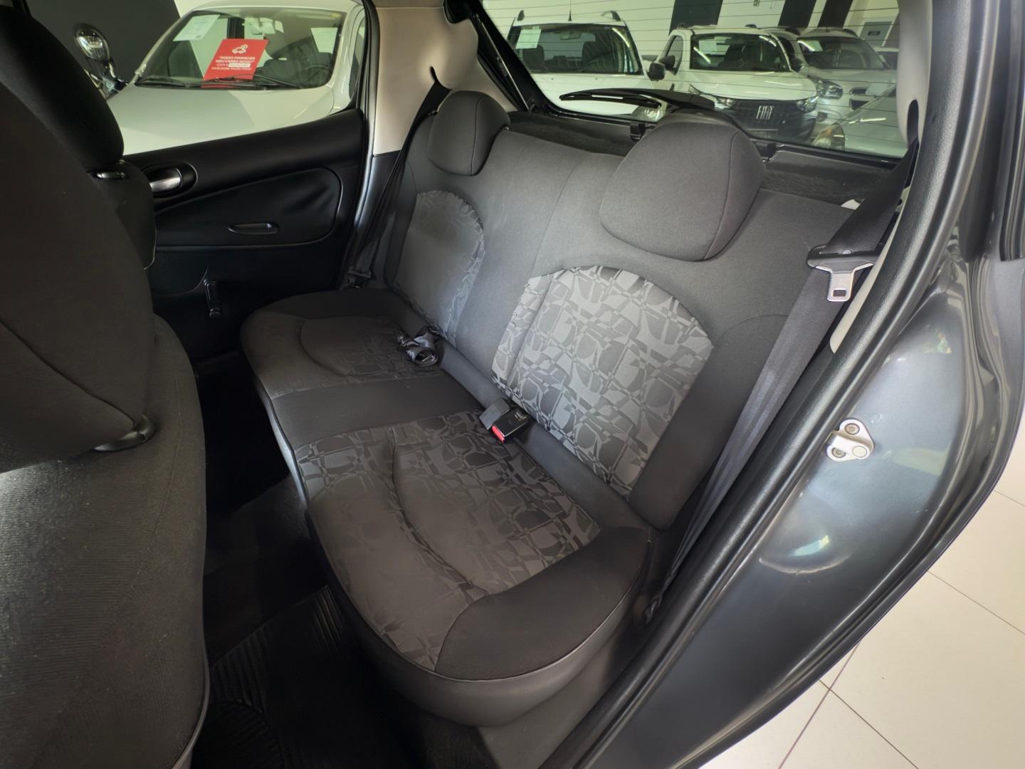 PEUGEOT 207 Hatch - Foto