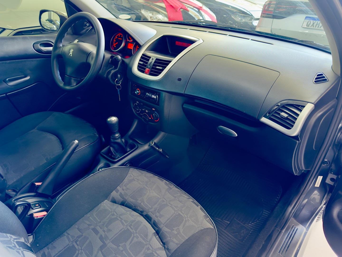 PEUGEOT 207 Hatch - Foto