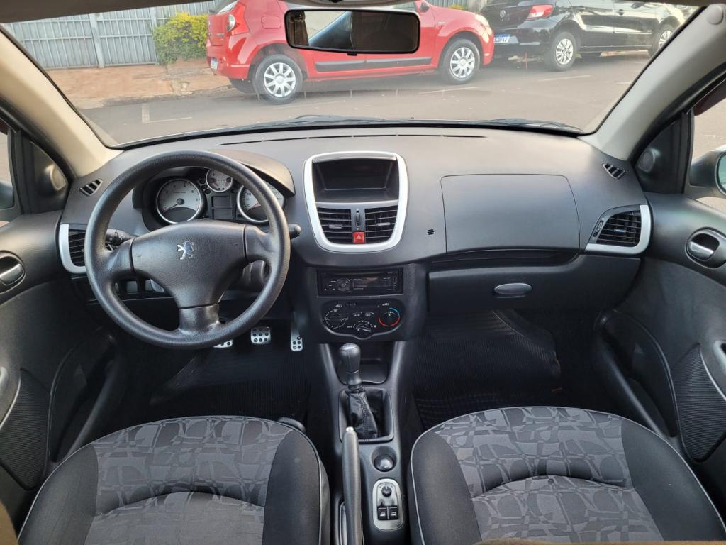 PEUGEOT 207 Sedan - Foto