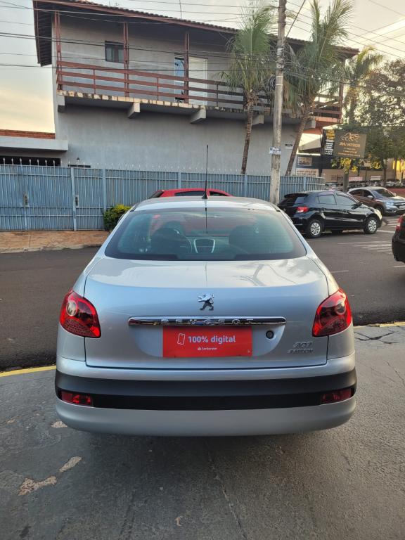 PEUGEOT 207 Sedan - Foto