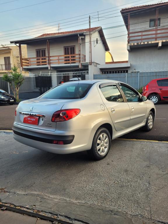 PEUGEOT 207 Sedan - Foto