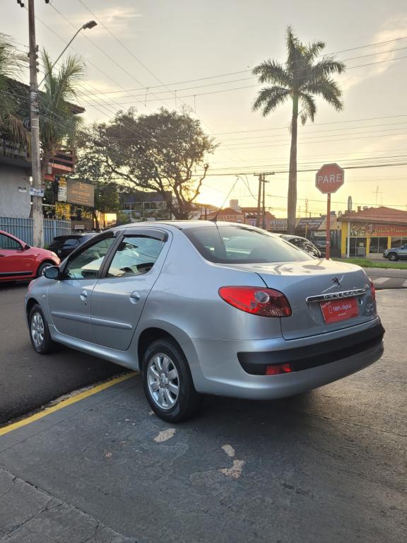 PEUGEOT 207 Sedan - Foto