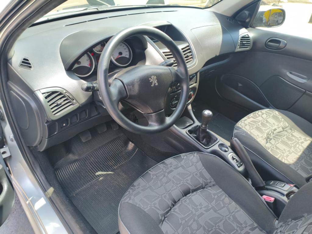 PEUGEOT 207 Sedan - Foto