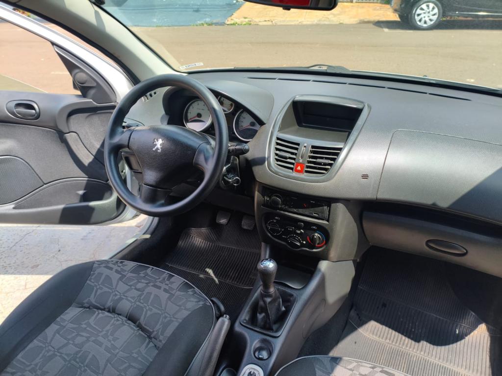 PEUGEOT 207 Sedan - Foto