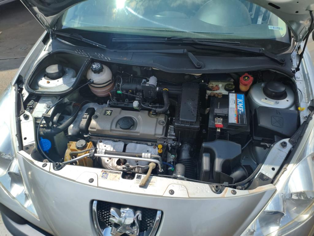 PEUGEOT 207 Sedan - Foto