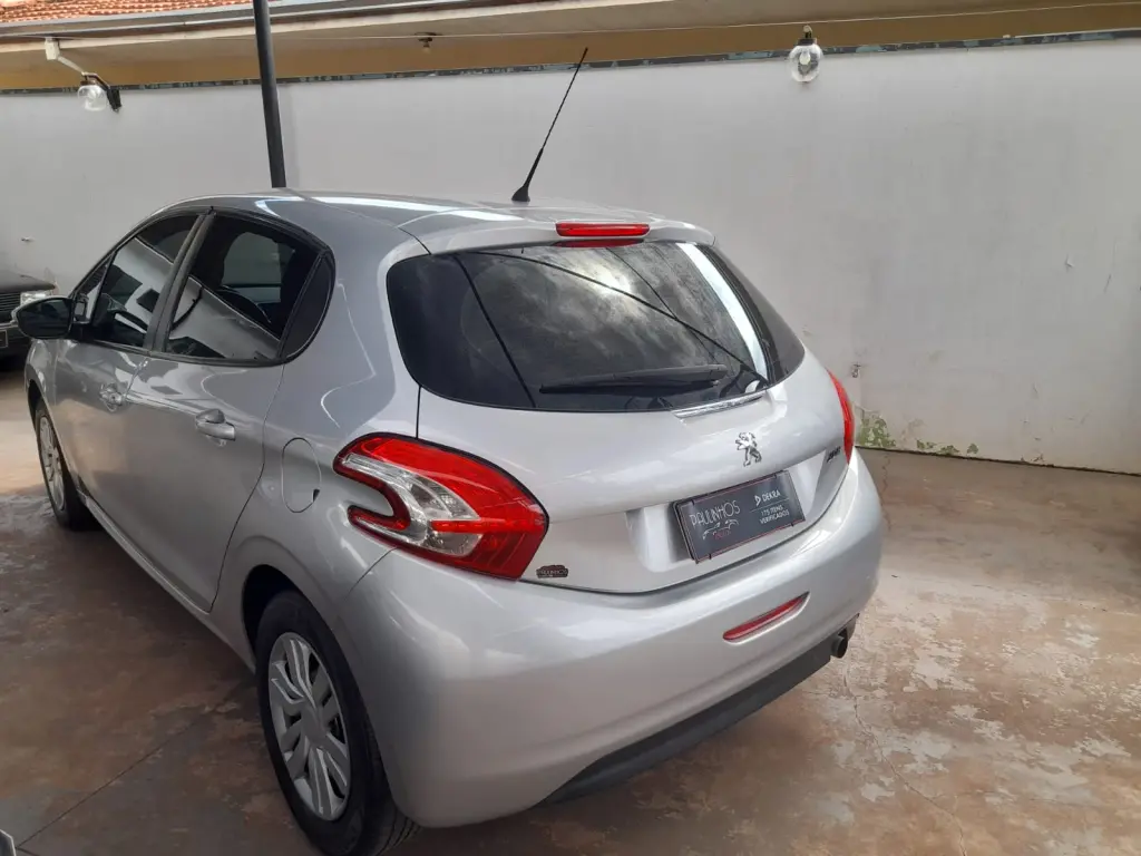 PEUGEOT 208 - Foto