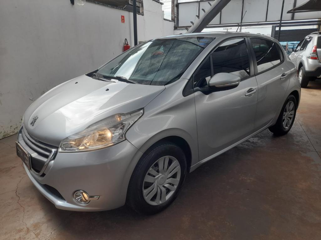 PEUGEOT 208 - Foto