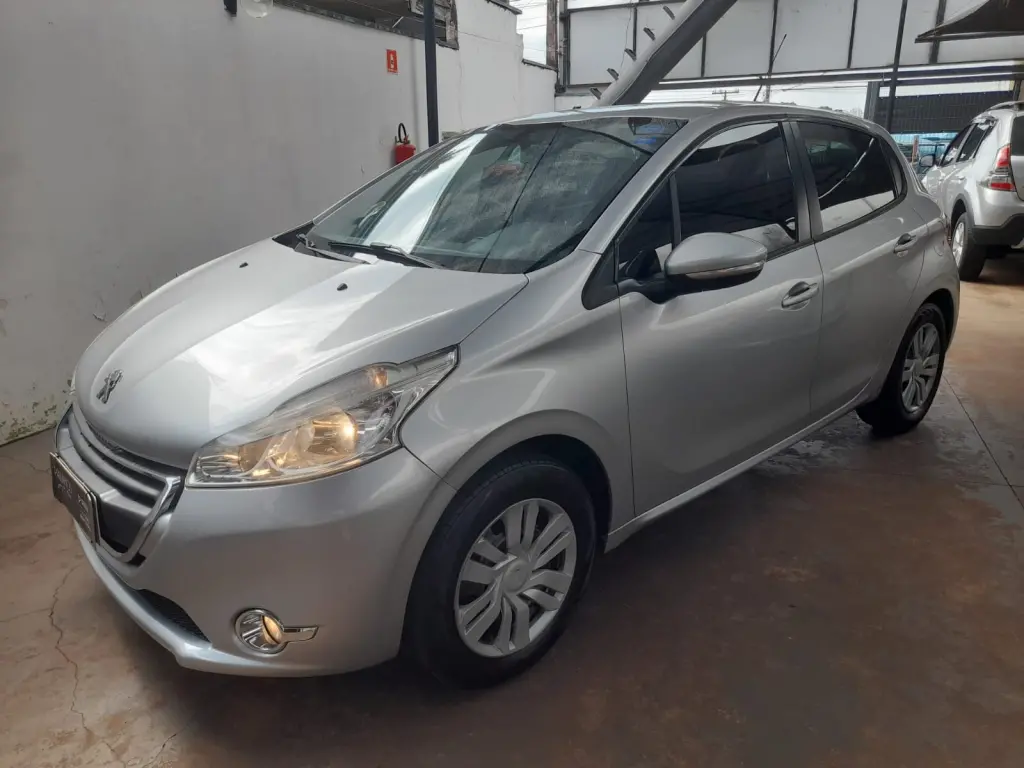 PEUGEOT 208 - Foto