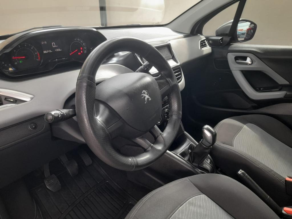 PEUGEOT 208 - Foto