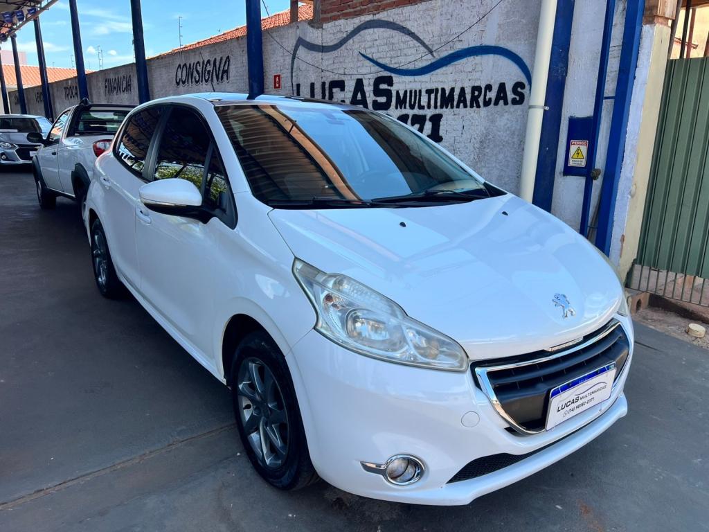 PEUGEOT 208