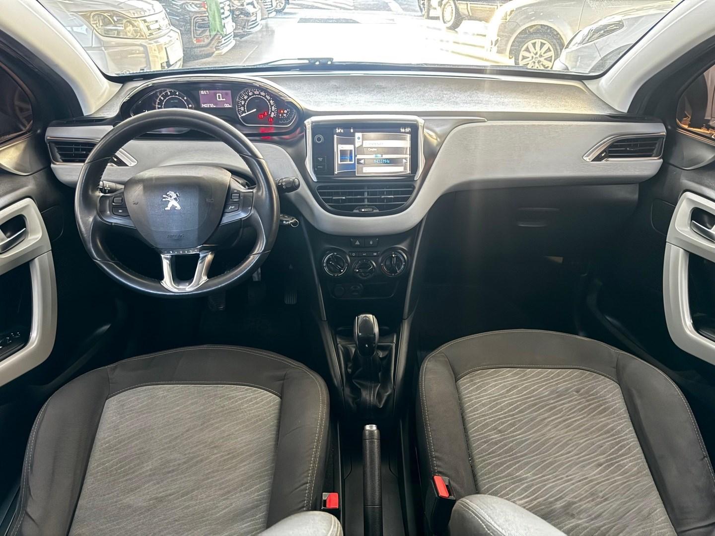 PEUGEOT 208 - Foto