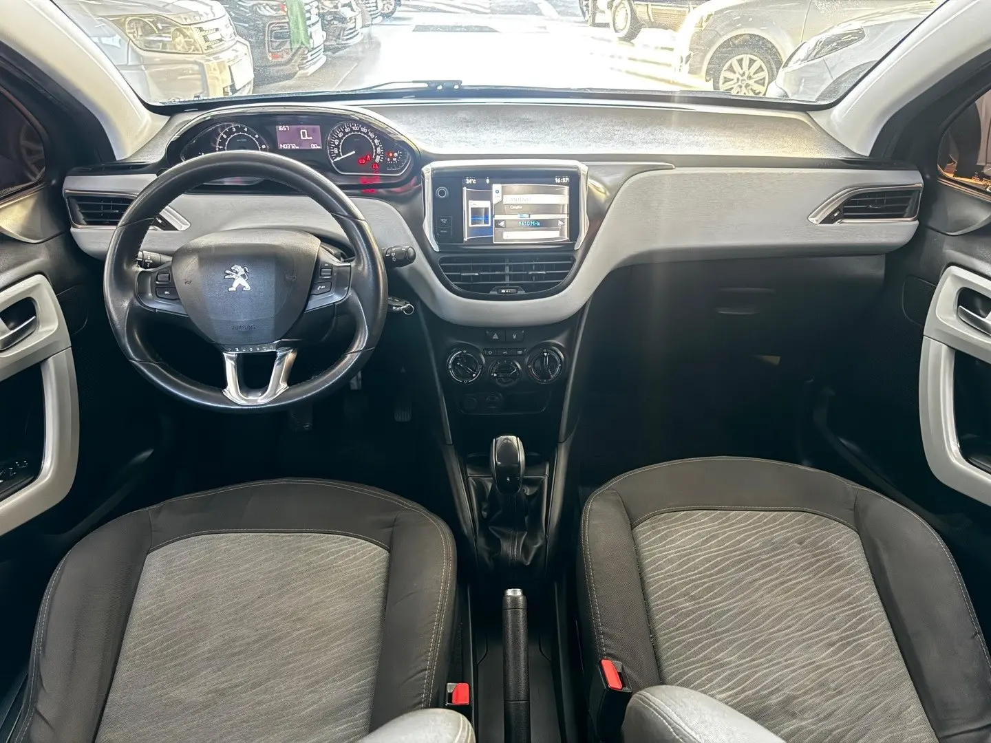 PEUGEOT 208 - Foto