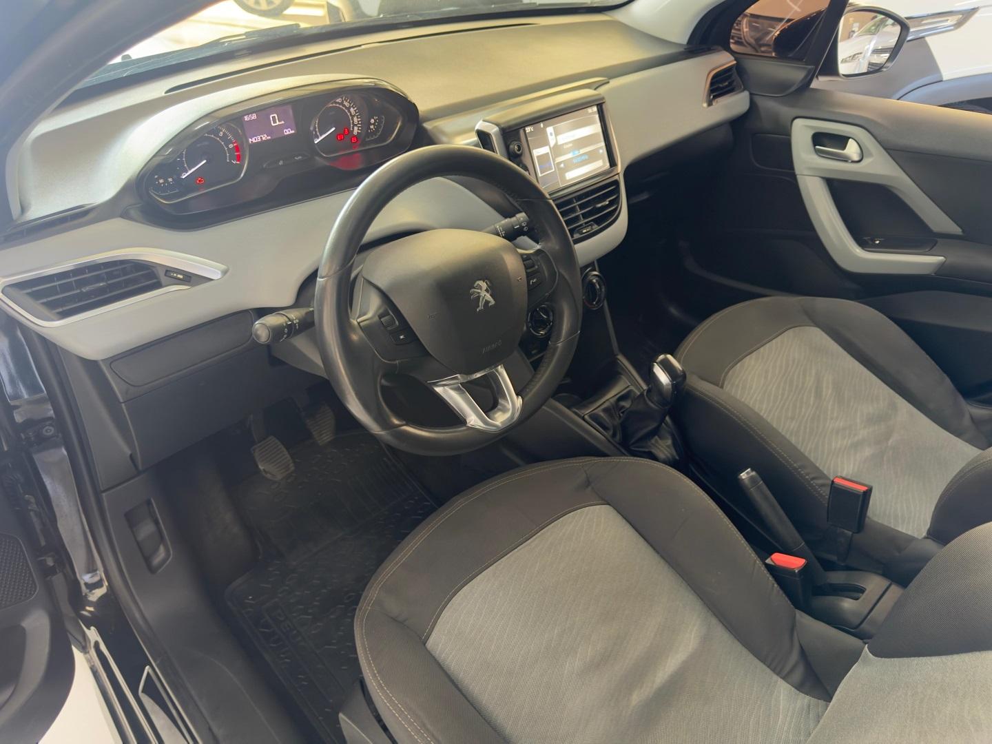 PEUGEOT 208 - Foto
