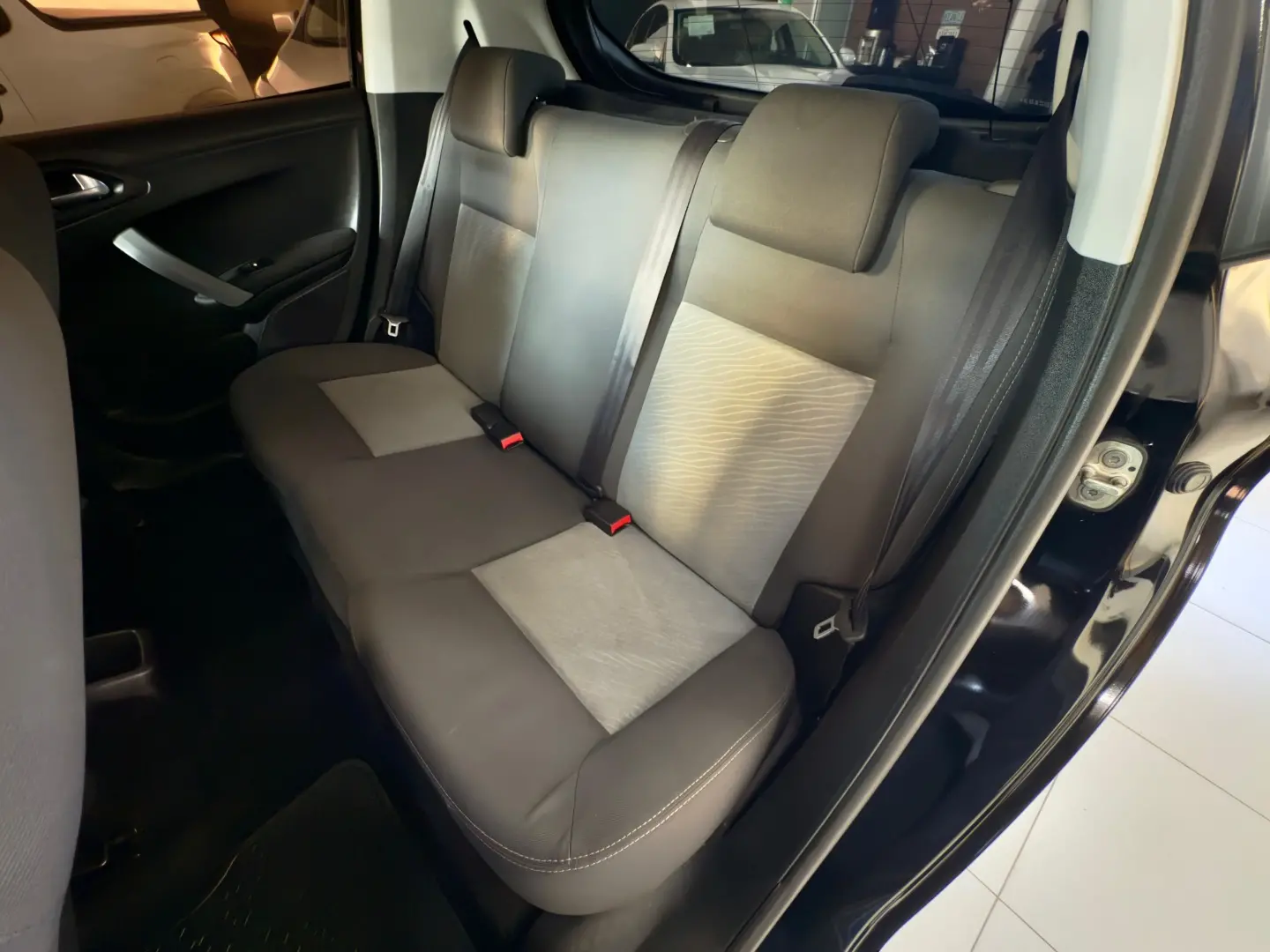 PEUGEOT 208 - Foto