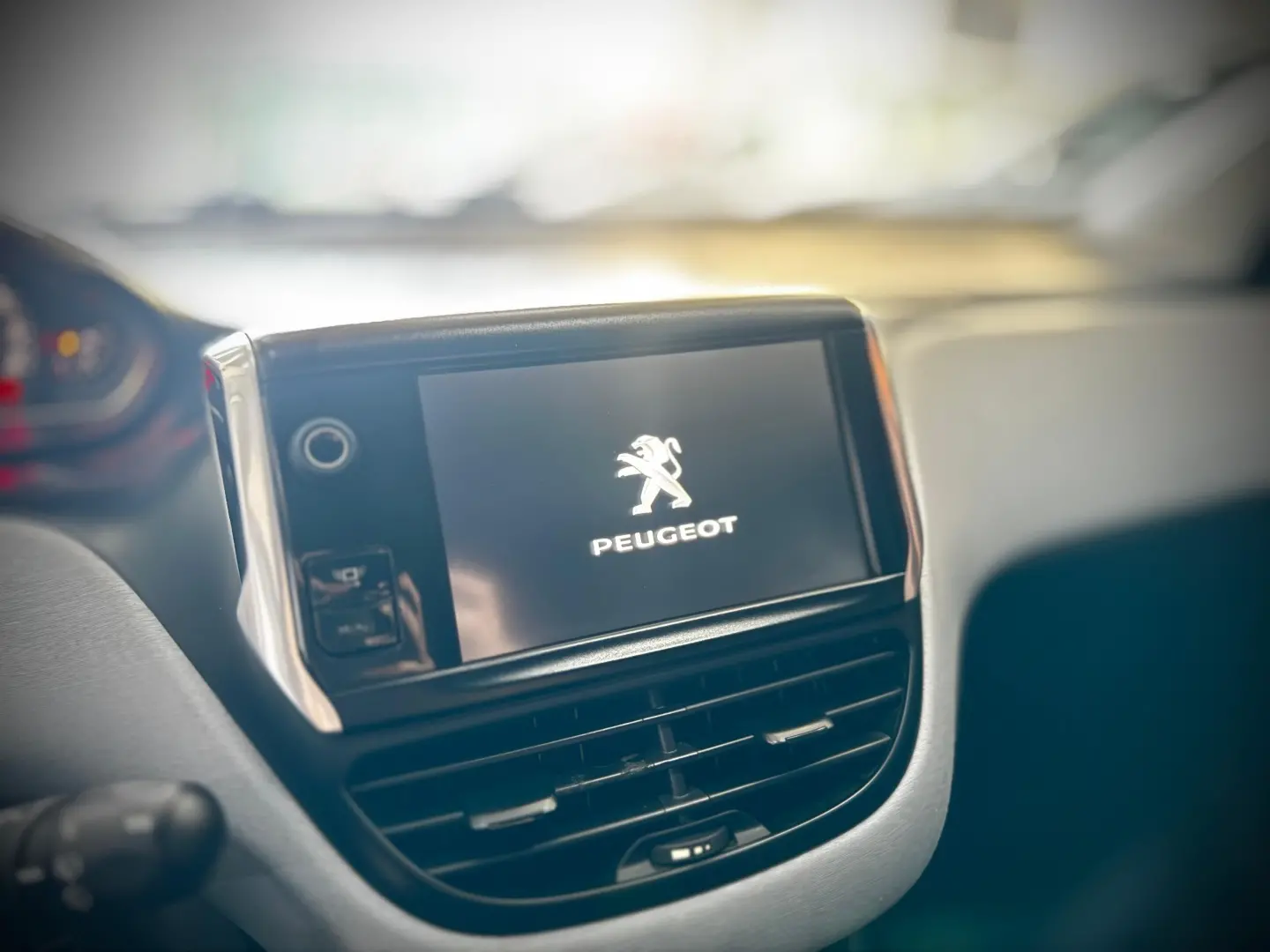 PEUGEOT 208 - Foto