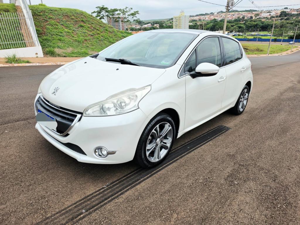 PEUGEOT 208 - Foto