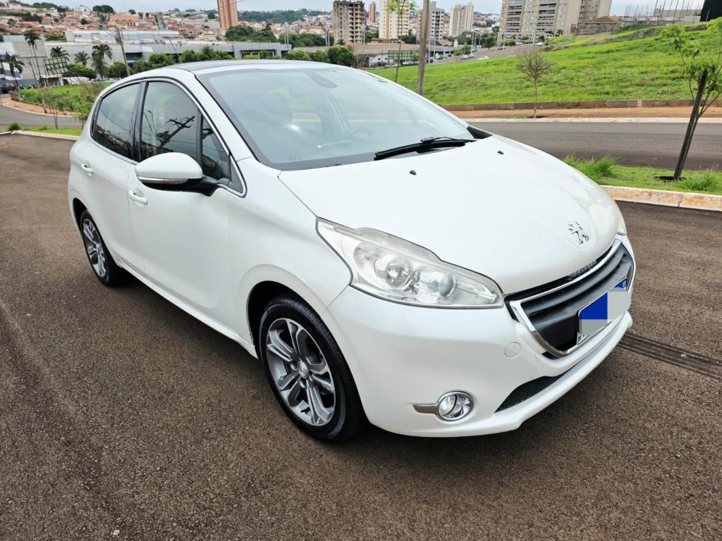 PEUGEOT 208 - Foto