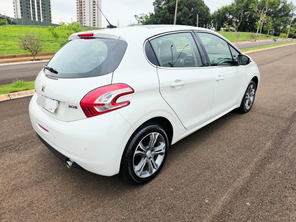 PEUGEOT 208 - Foto