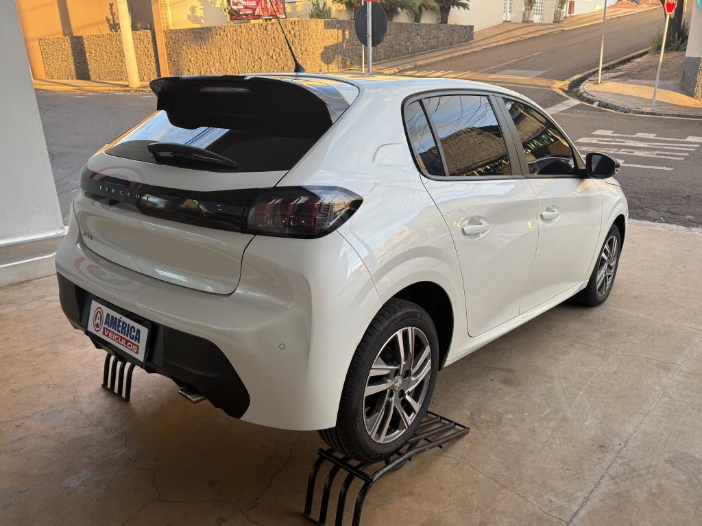 PEUGEOT 208 - Foto