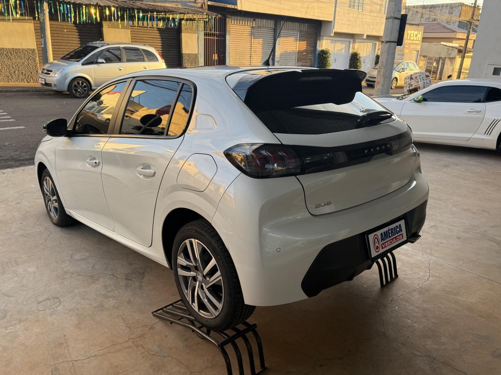 PEUGEOT 208 - Foto