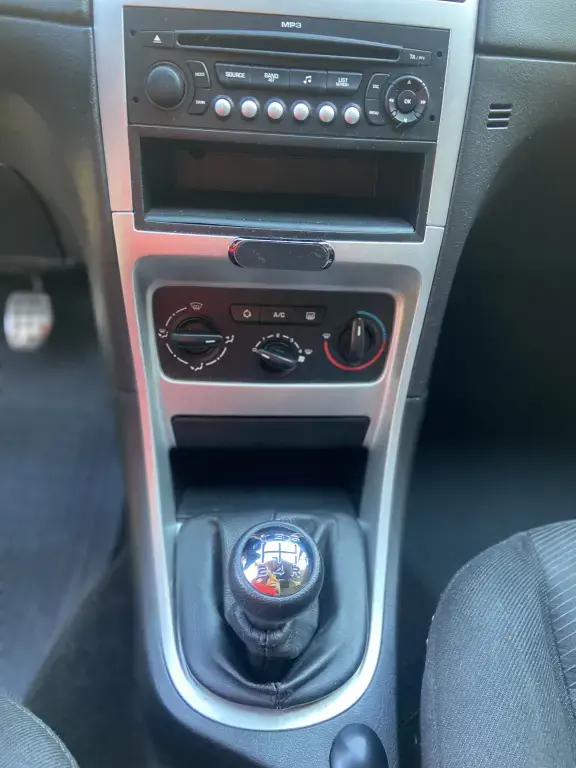 PEUGEOT 307 Hatch - Foto