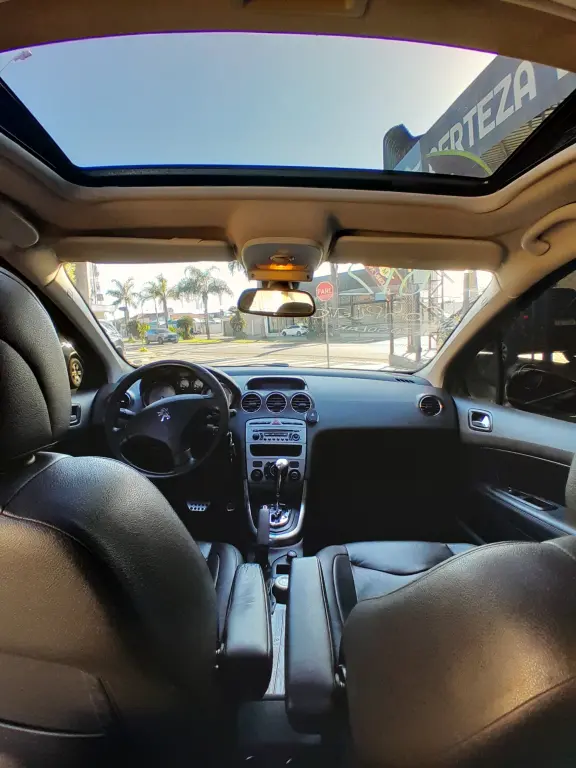 PEUGEOT 408 Sedan - Foto