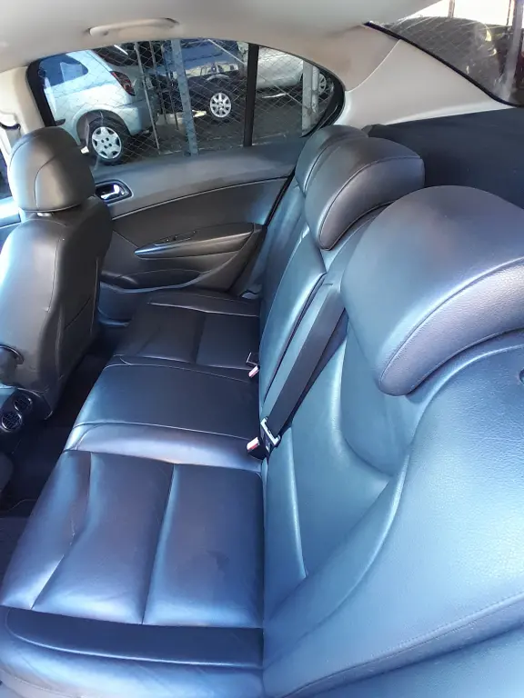 PEUGEOT 408 Sedan - Foto