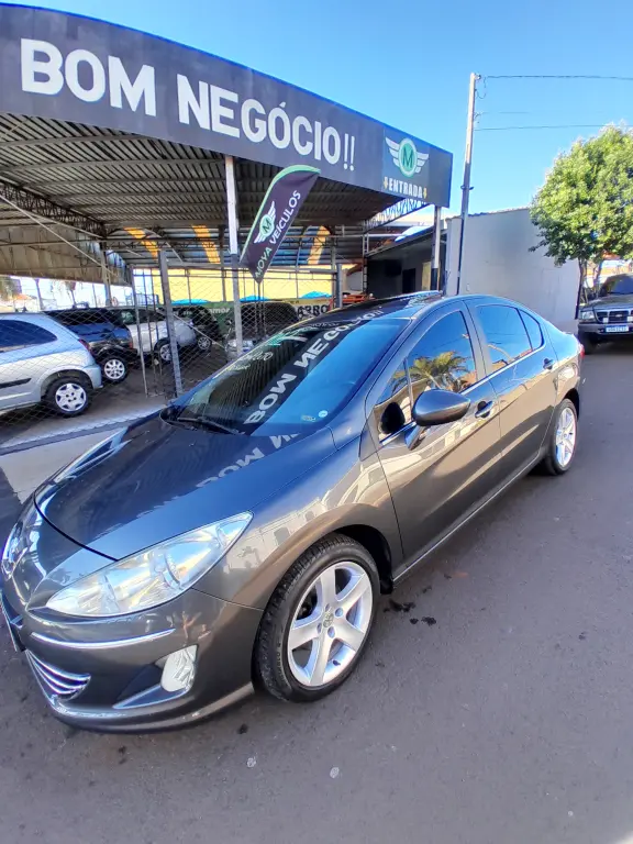 PEUGEOT 408 Sedan - Foto