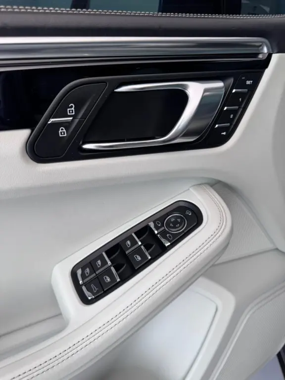 PORSCHE Macan - Foto