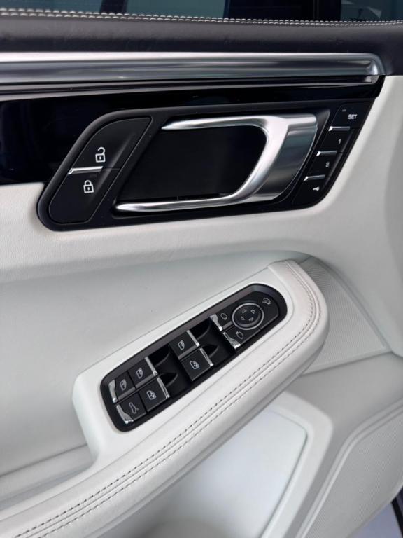 PORSCHE Macan - Foto