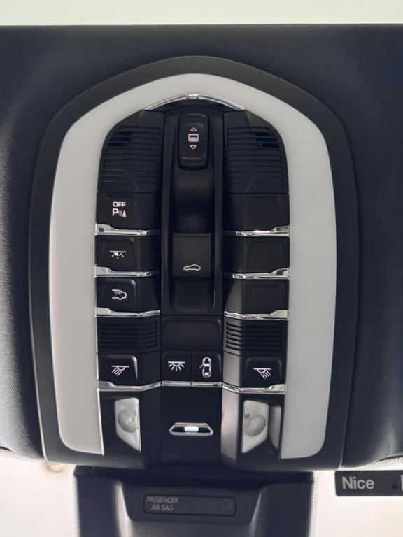 PORSCHE Macan - Foto