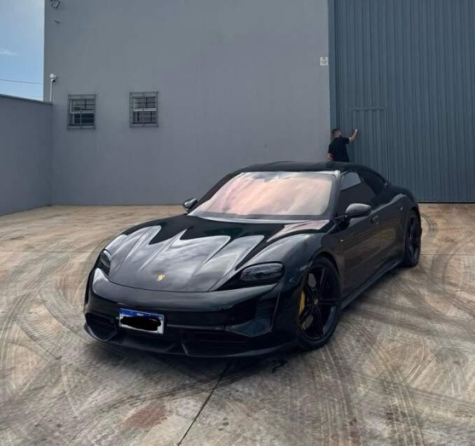 PORSCHE Taycan