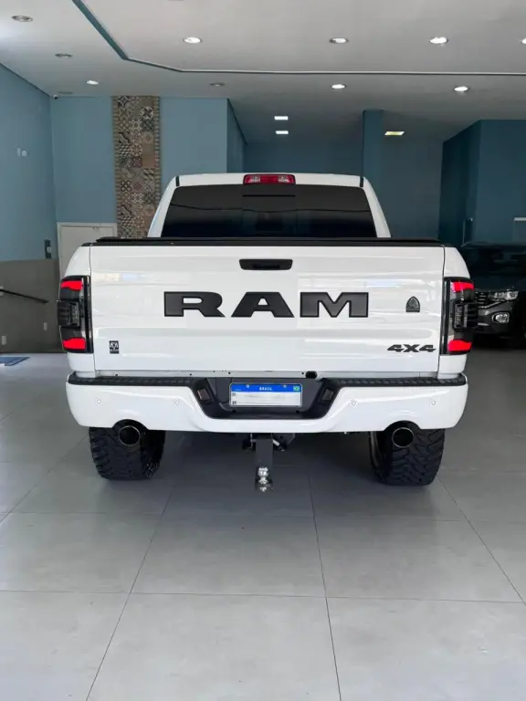 RAM 1500 - Foto