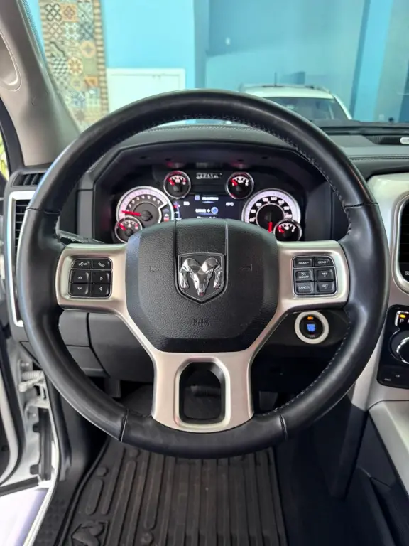 RAM 1500 - Foto