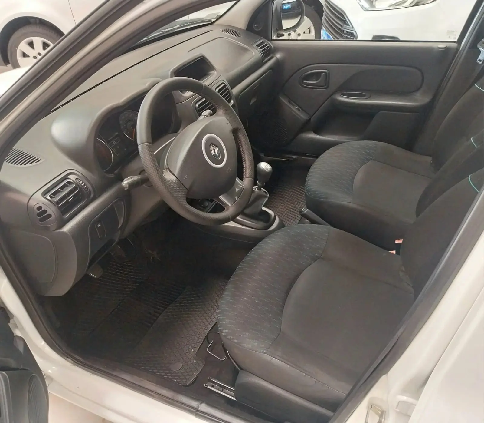 RENAULT Clio Hatch - Foto