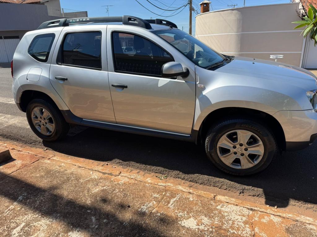 RENAULT Duster - Miniatura