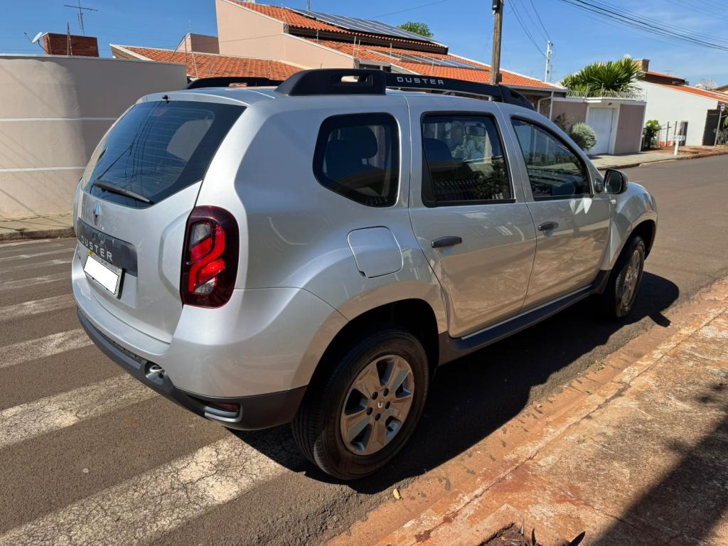 RENAULT Duster - Miniatura