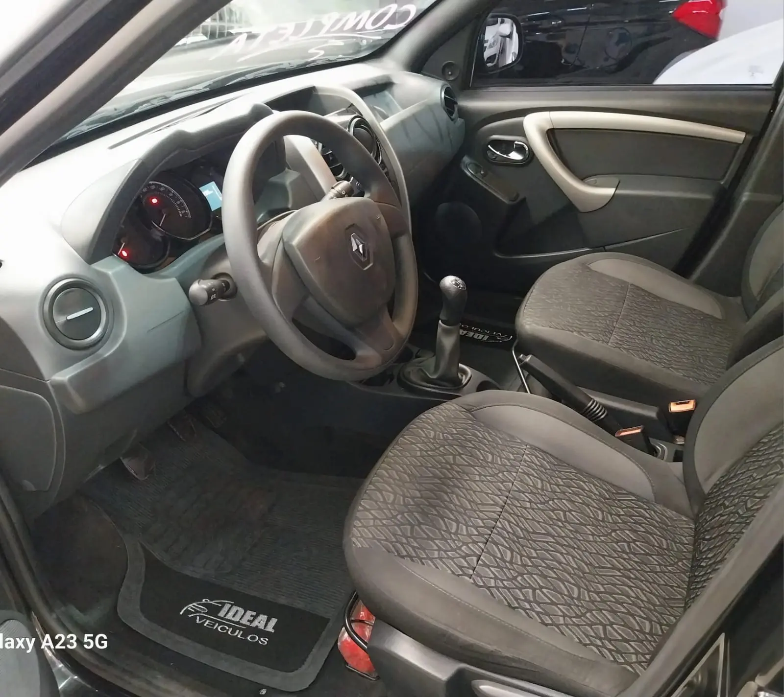 RENAULT Duster - Miniatura