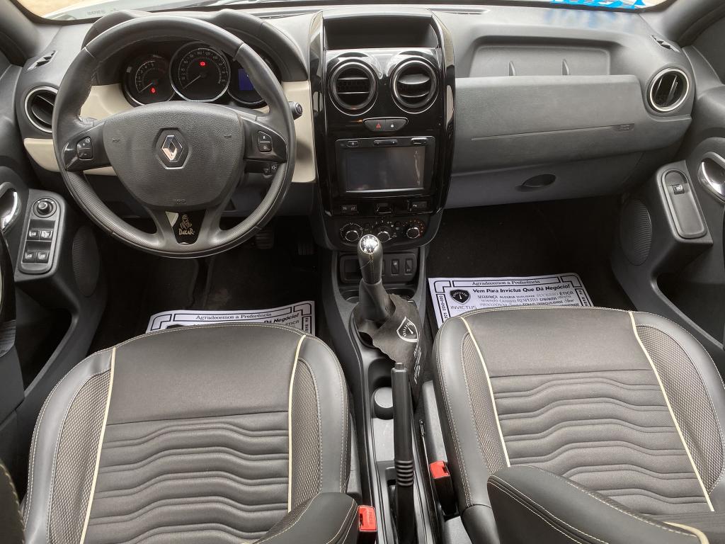 RENAULT Duster - Miniatura