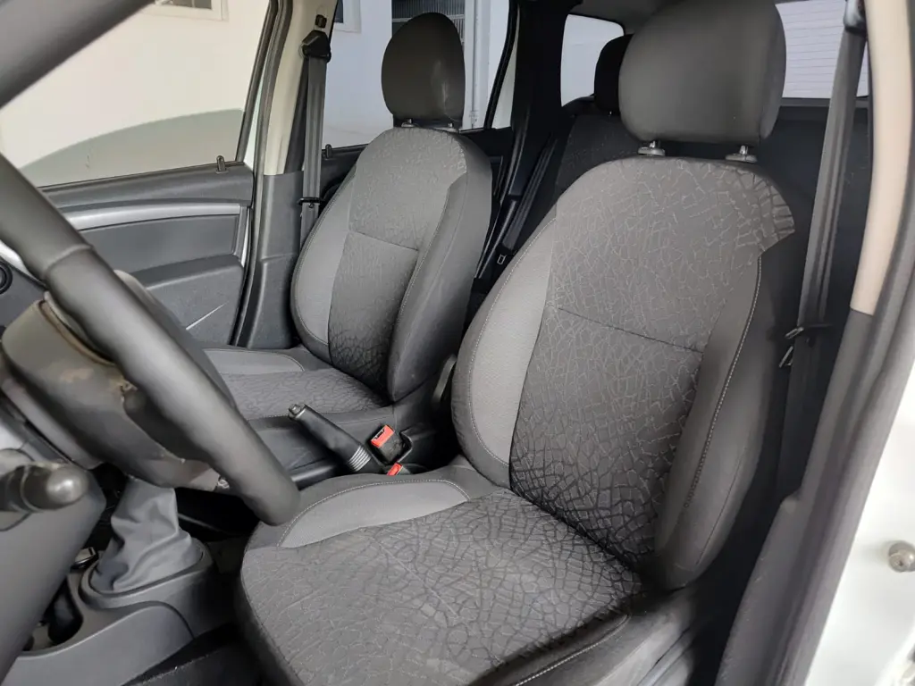 RENAULT Duster - Miniatura