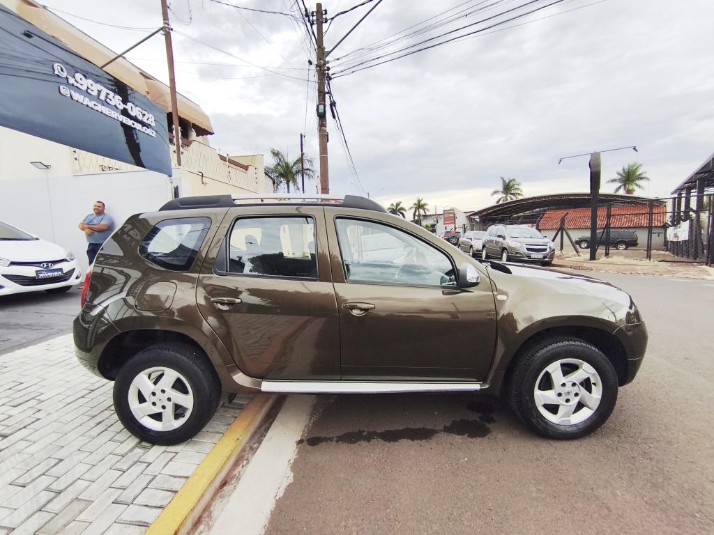 RENAULT Duster - Foto