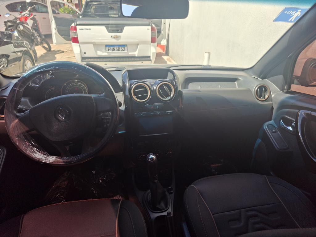 RENAULT Duster - Foto