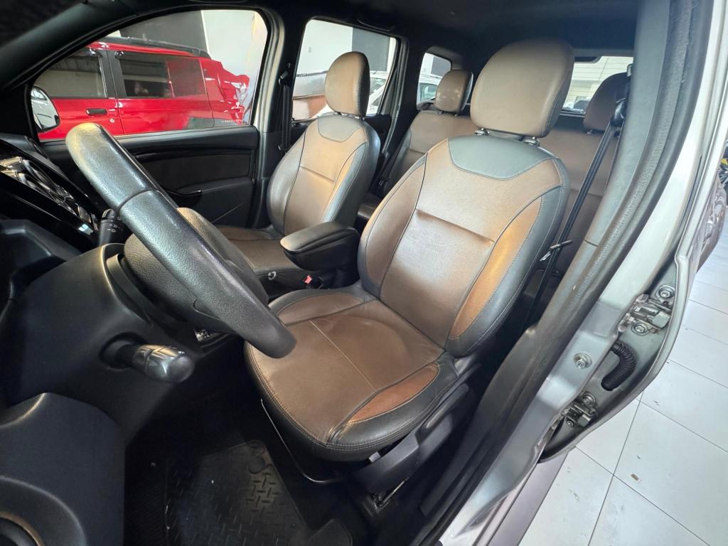 RENAULT Duster - Foto